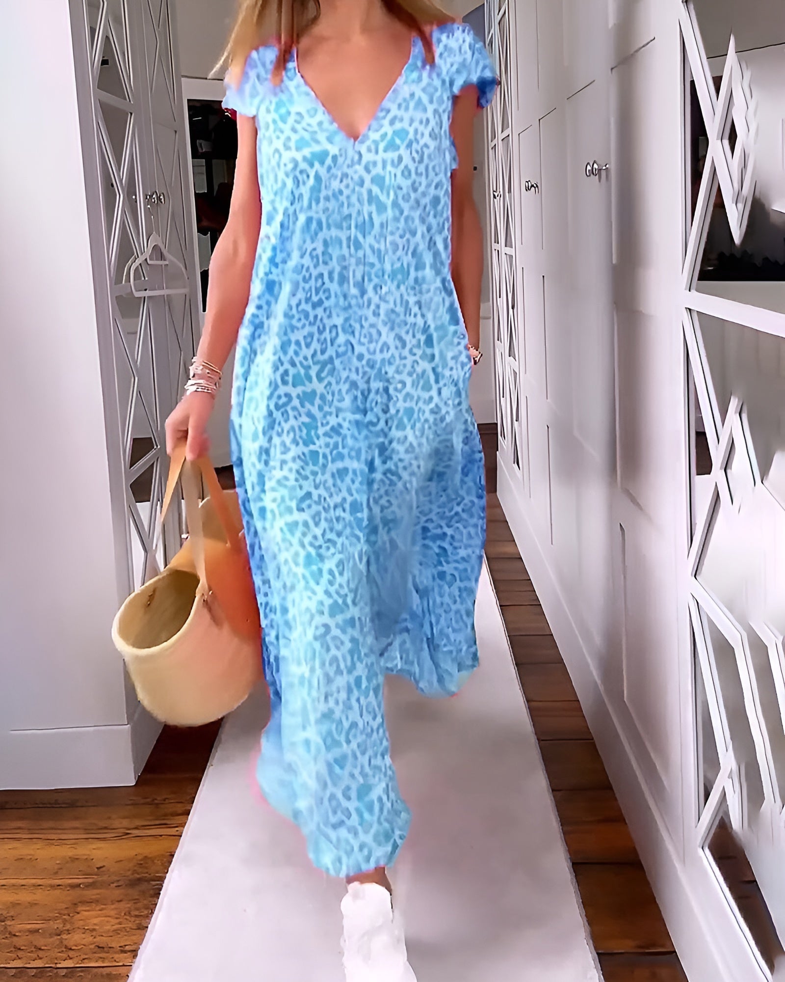 Véronique | Long V-Neck Dress with Short Sleeves in Leopard Print