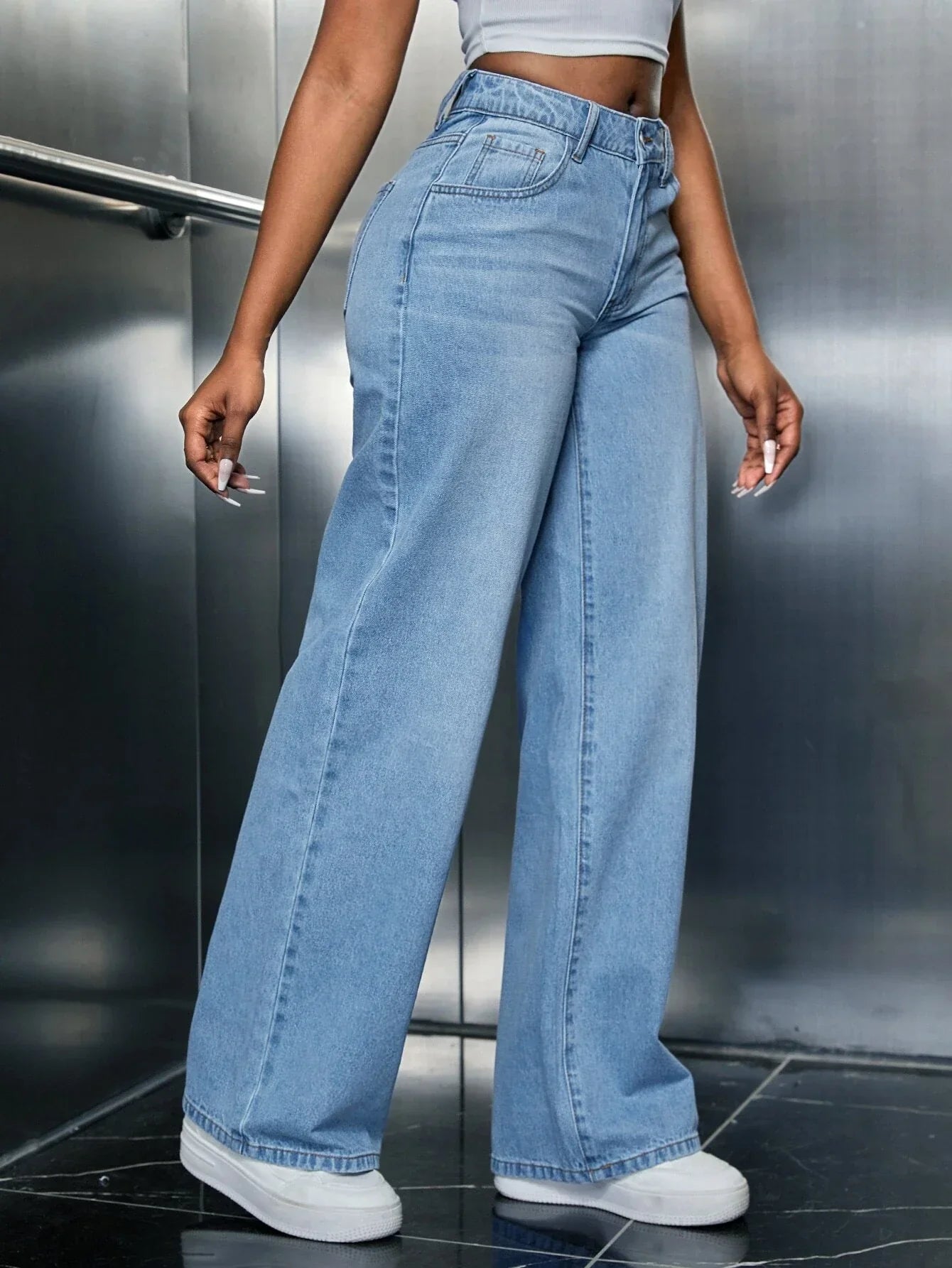 Elouise | Wide Jeans with Slanted Pockets