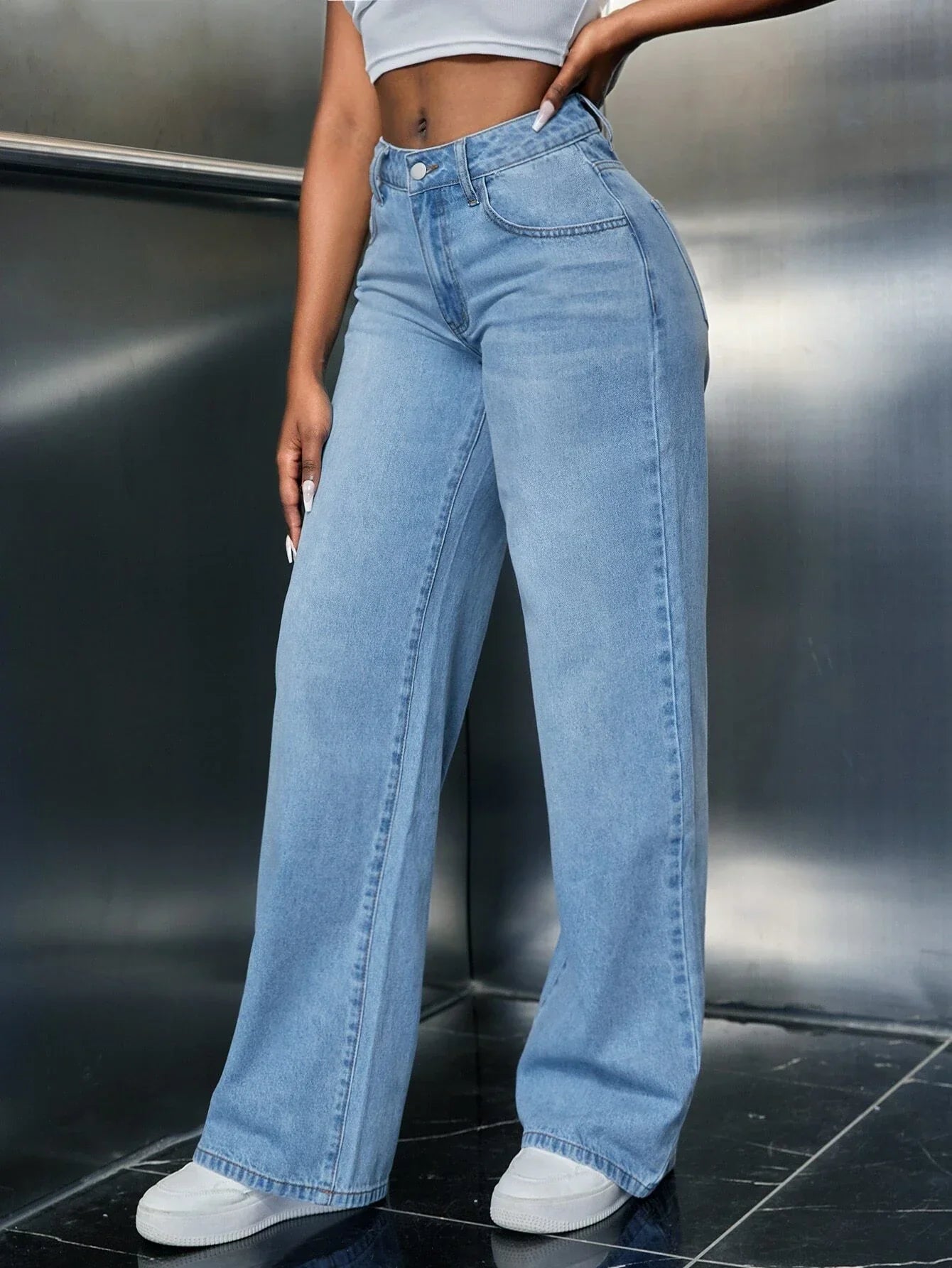 Elouise | Wide Jeans with Slanted Pockets
