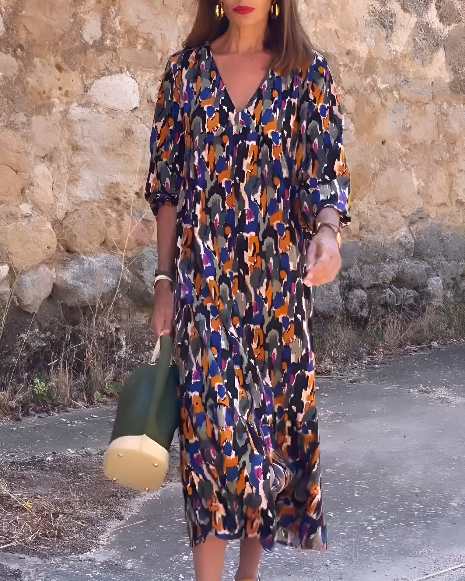 Nathalie | Dress with V-Neck in Retro Print