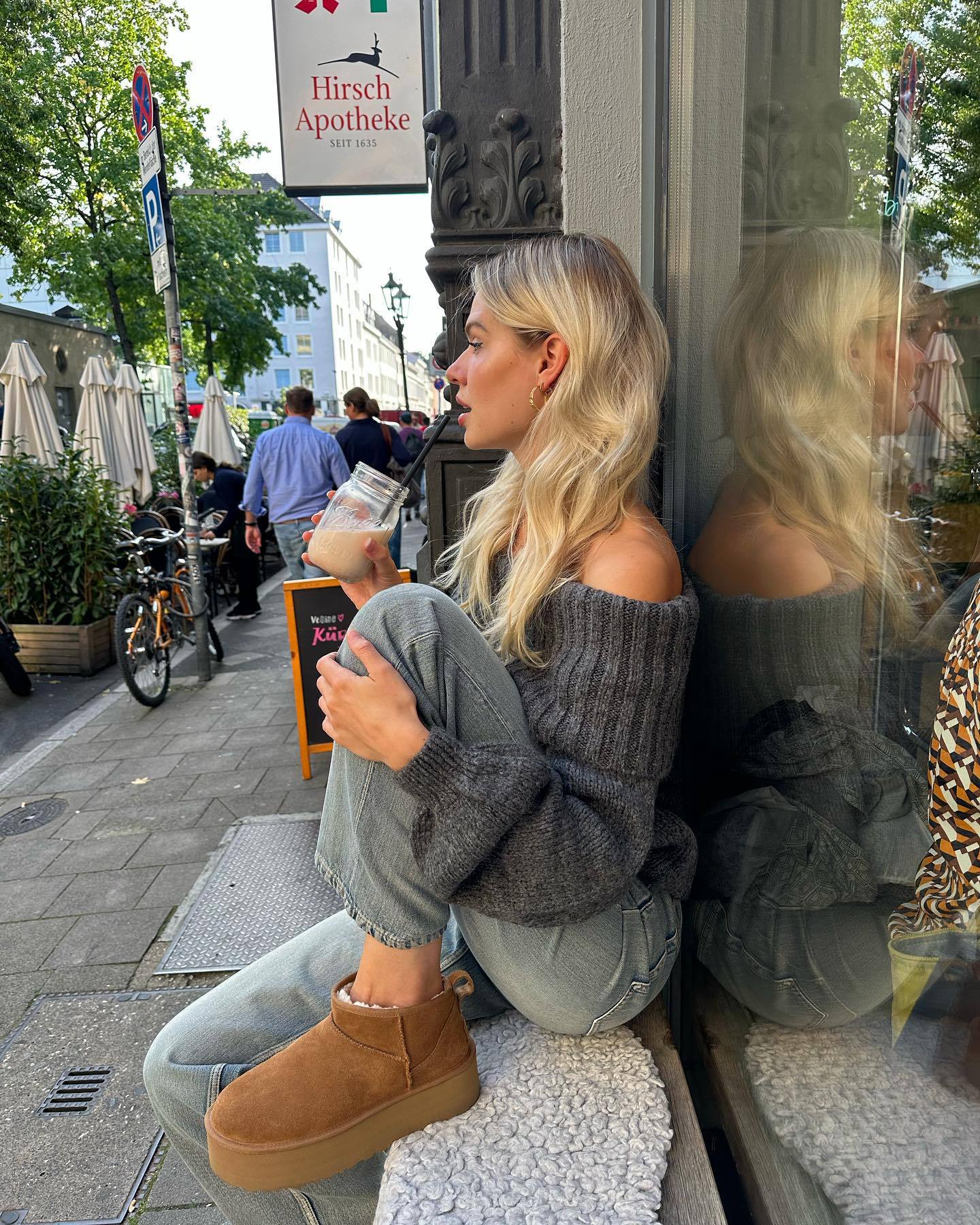 Noor | Off-shoulder Pullover