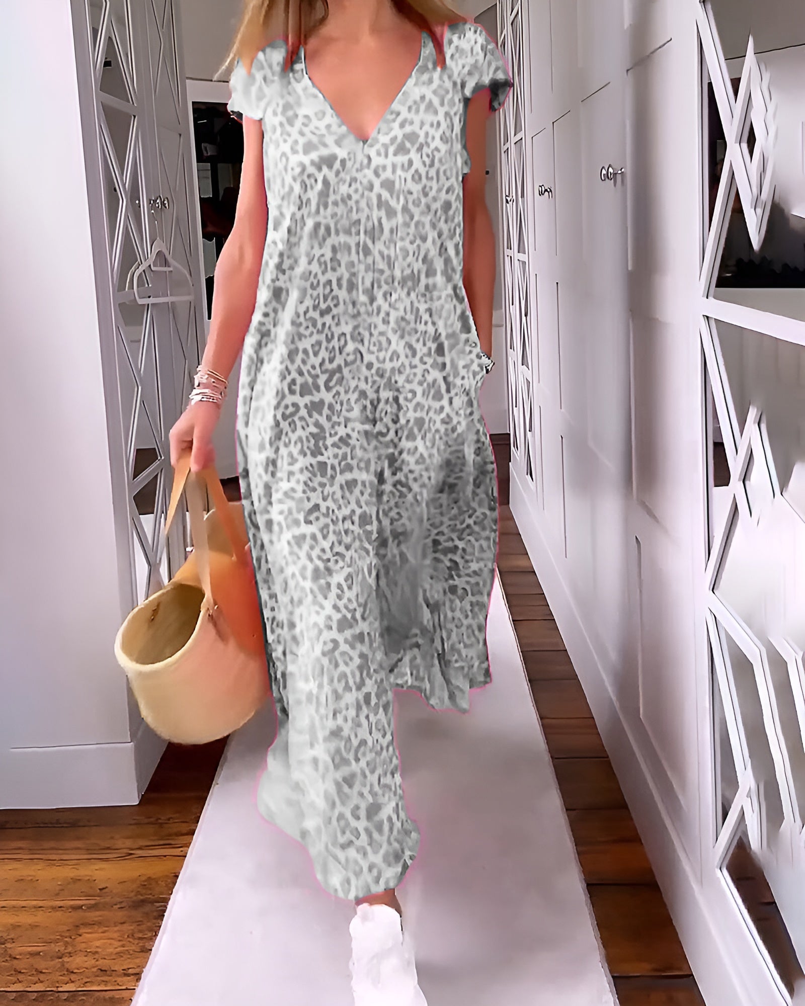 Véronique | Long V-Neck Dress with Short Sleeves in Leopard Print