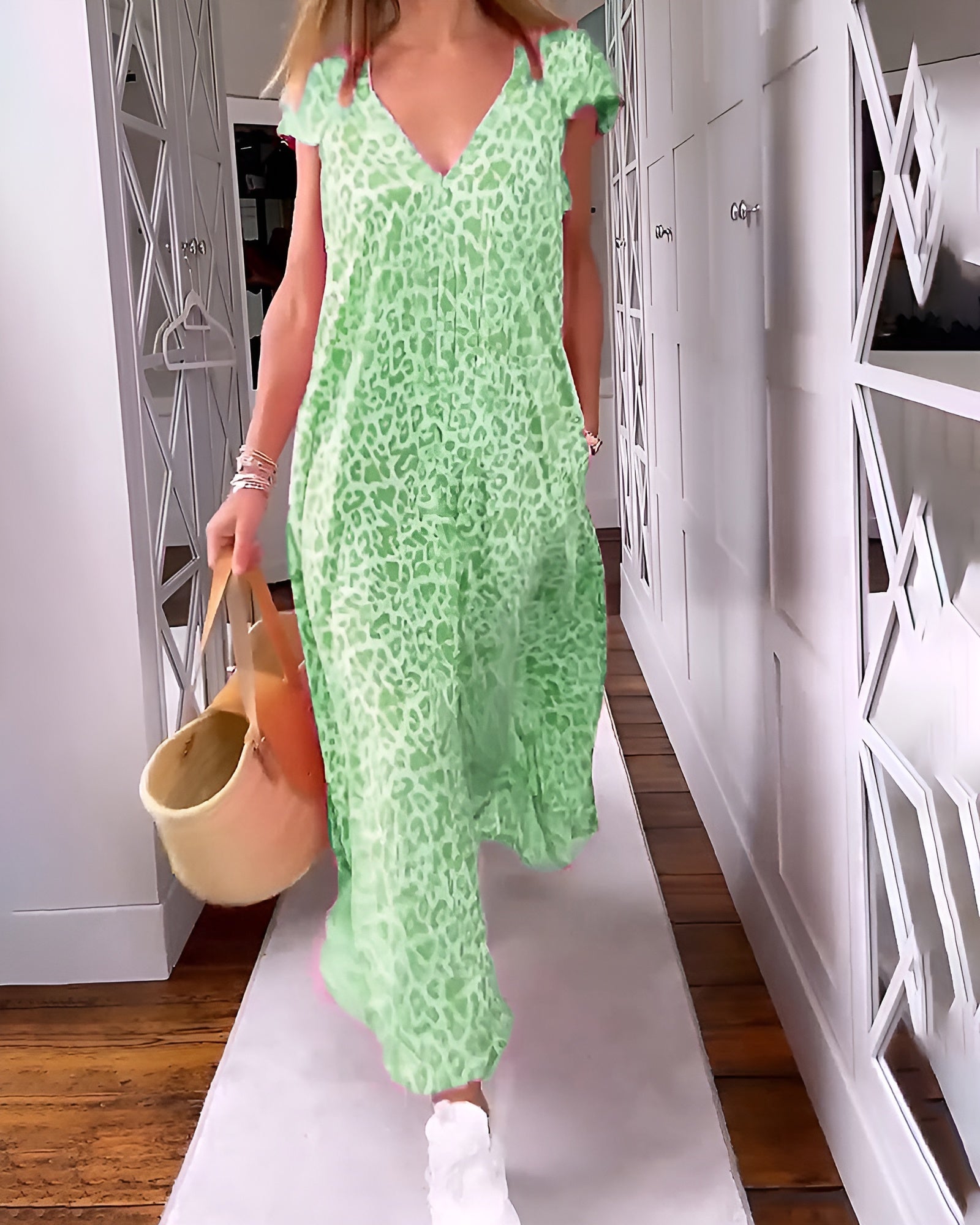 Véronique | Long V-Neck Dress with Short Sleeves in Leopard Print